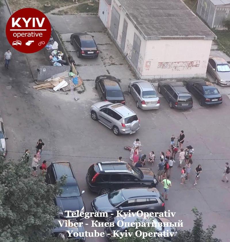 На Киевщине пострадал малыш, а в столице авто врезались в опоры: Сводка / kyivoperativ