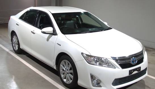 Toyota массово распродает старые Camry и Land Cruiser: как отхватить лакомый кусочек