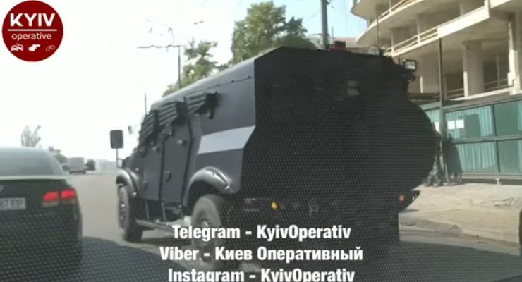 Бронеавтомобиль украинских спецслужб попал в ДТП: видео