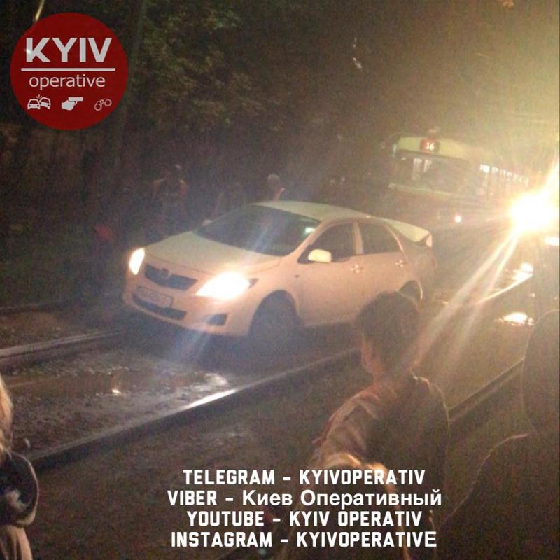 Противостояние трамваев и автомобилей: подборка ДТП за выходные / Киев Оперативный