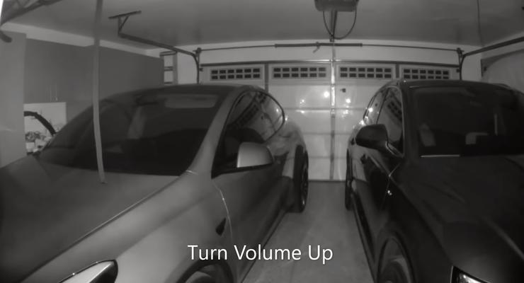 У Tesla Model Y лопнуло стекло во время стоянки: видео