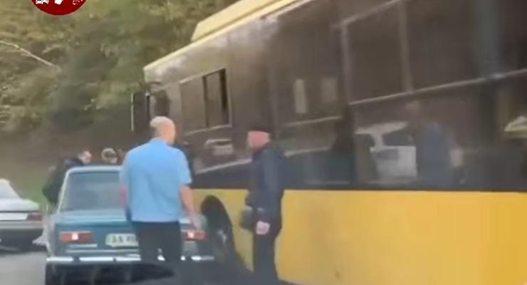Подборка ДТП с общественным транспортом и такси в Киеве: видео