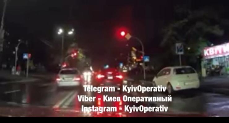 Проезд на красный и сбитый курьер: подборка ДТП на дорогах Киева