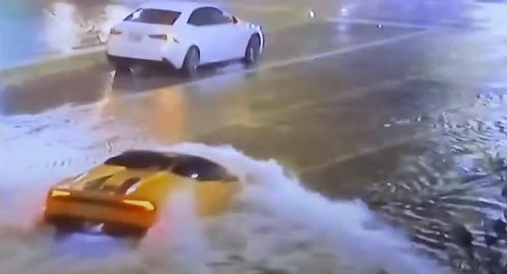 В сети показали плавающий Lamborghini: видео