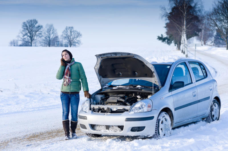 Как ездить в снег и гололед: советы для начинающих и опытных водителей / depositphotos