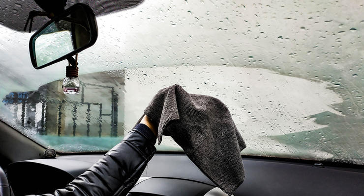 Почему потеют окна в авто: Причины и как убрать конденсат