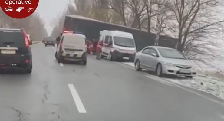 Подборка аварий на скользкой дороге в Украине: видео