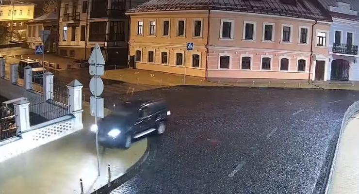 Пьяный водитель без резины устроил погром в центре Киева: видео