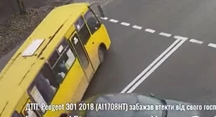 Необычное ДТП с маршруткой в Киеве: курьезное видео