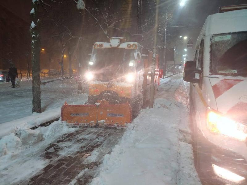 Гололедица и сильный мороз: коммунальщики обратились к водителям / KyivCityOfficial