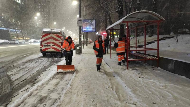 Гололедица и сильный мороз: коммунальщики обратились к водителям / KyivCityOfficial