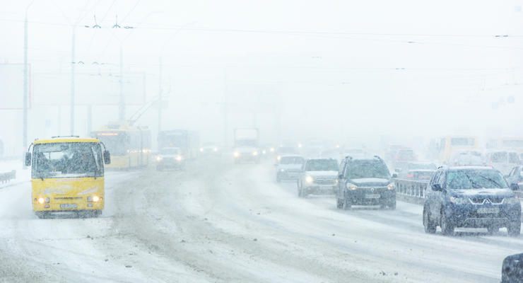 До 20 см снега и сильный мороз: водителей предупредили о непогоде