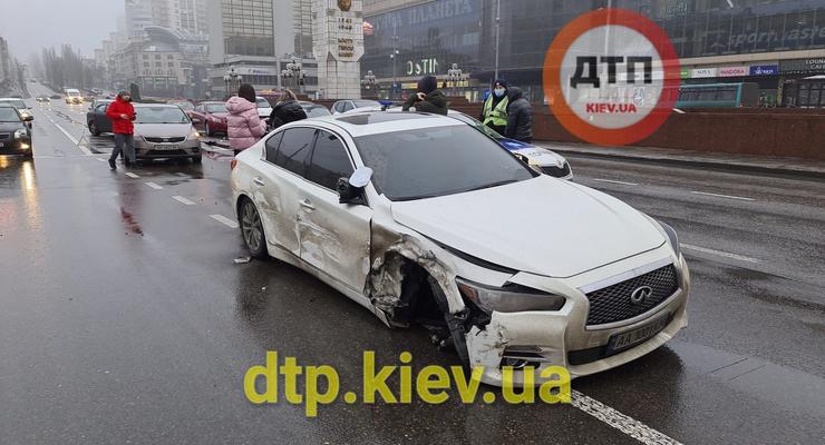В Киеве пьяный водитель растрощил 7 автомобилей: видео с места ДТП