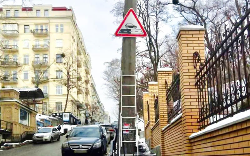 В Киеве заметили новый дорожный знак: что означает / скриншот