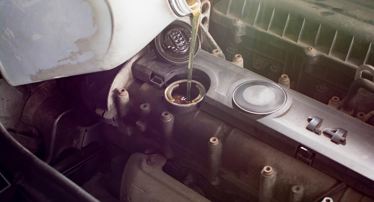Черное масло в двигателе: стоит ли волноваться