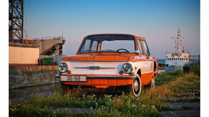 Названы самые ненадежные авто СССР: Москвичи, ЗАЗы и не только / Авто 24