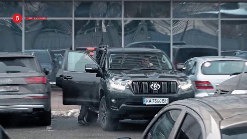 Rolls-Royce и Mercedes: на каких авто ездят украинские депутаты / Скриншот/YouTube