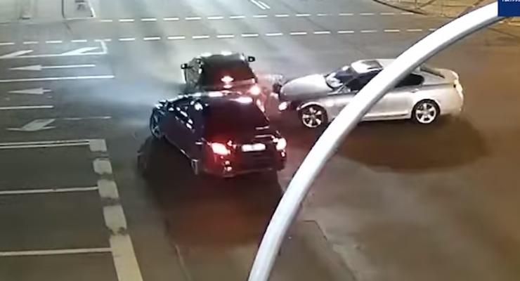 Тройное ДТП в центре Киева с Lexus и Mercedes: видео инцидента