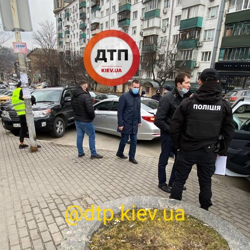 В Киеве полиция попала в ДТП во время погони: нарушителям удалось скрыться / dtp.kiev.ua