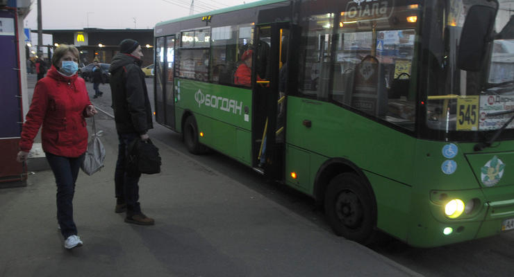 Маршрутчики просят Кличко остановить работу транспорта на время жесткого карантина