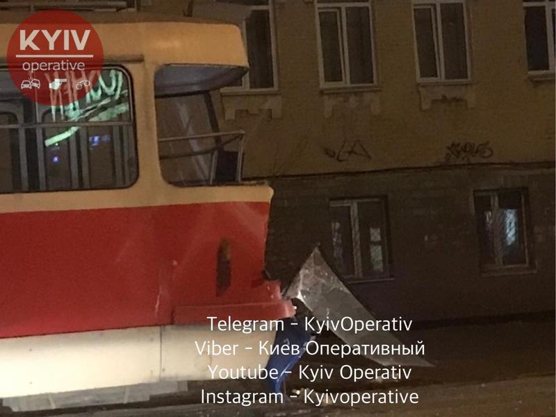 Курьез дня: в Киеве произошло ДТП между трамваями, что известно / Киев Оперативный