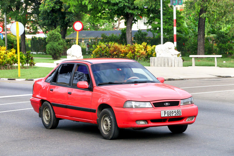 Авто до 2000 долларов в Украине: Renault против Daewoo / depositphotos