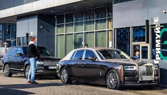В Киеве заметили кортеж из Rolls-Royce и Range Rover на МакДрайве: фото