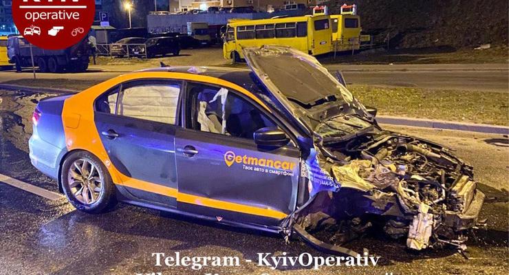 В Киеве пьяный водитель разбил авто из каршеринга: фото ДТП