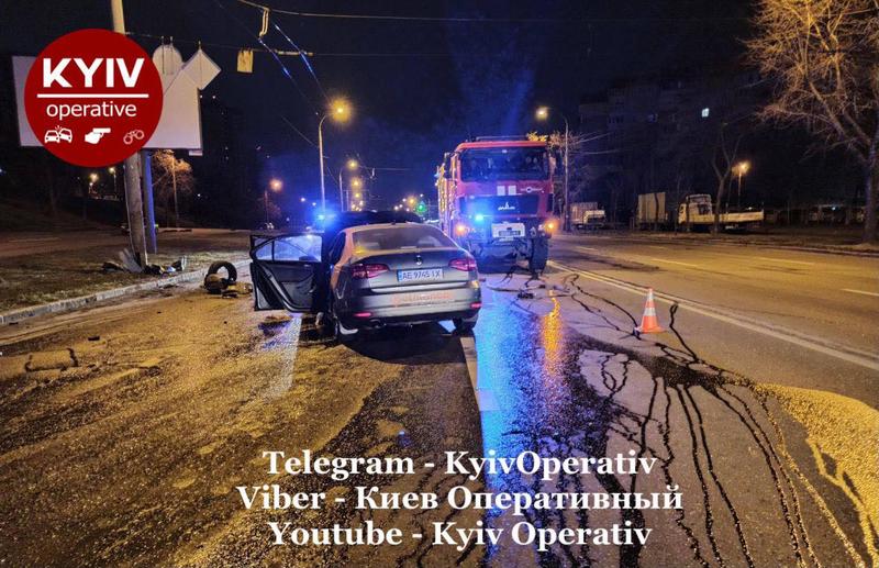 В Киеве пьяный водитель разбил авто из каршеринга: фото ДТП / Киев Оперативный