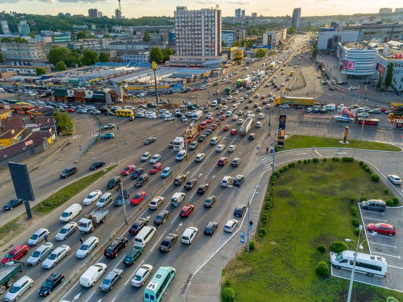 Такси по 500 грн, пробки 8 баллов и пустые маршрутки: локдаун в Киеве / depositphotos