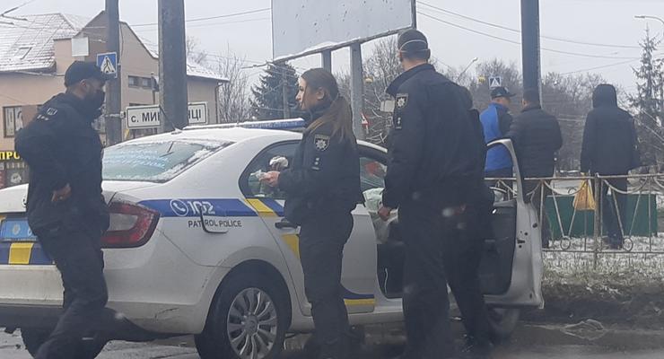 В Ивано-Франковске случилось ДТП при участии автомобиля полиции: фото