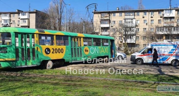 В Одессе трамвай во время дрифта попал на видео: есть пострадавшие