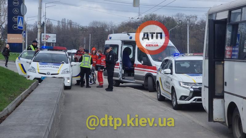 В Киеве полиция избила маршрутчика, который нарушил карантин: видео / dtp.kiev.ua