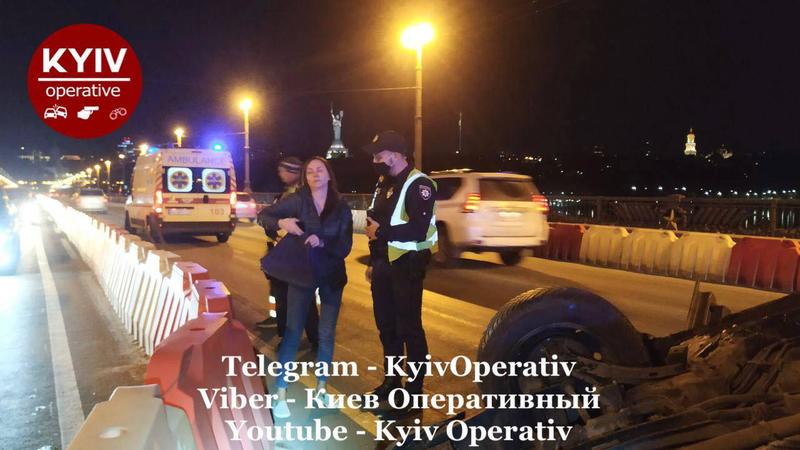 В Киеве произошло ДТП с опрокидыванием с пьяной женщиной: видео / Киев Оперативный