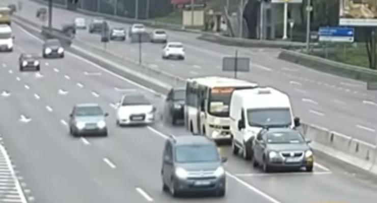Девушка на Audi устроила серьезную аварию под Киевом: видео