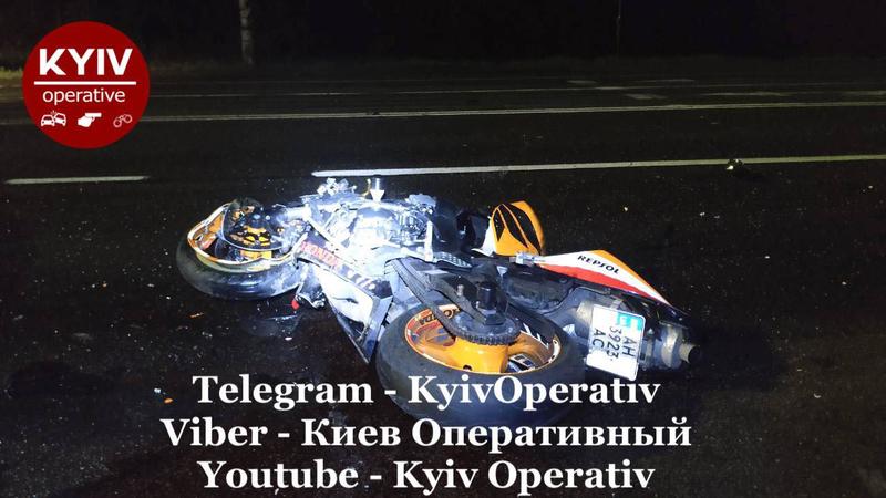 Мотоцикл на скорости 130 км/ч протаранил легковушку: пилот погиб на месте / Киев Оперативный