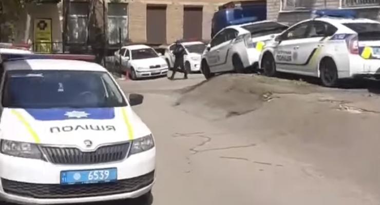 Под Днепром нашли огромное кладбище полицейских авто: видео