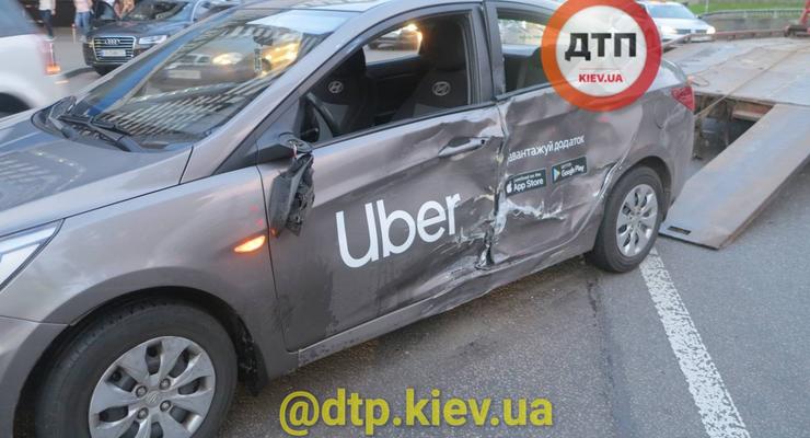 Смертельное мото-ДТП в центре Киева из-за водителя такси: видео