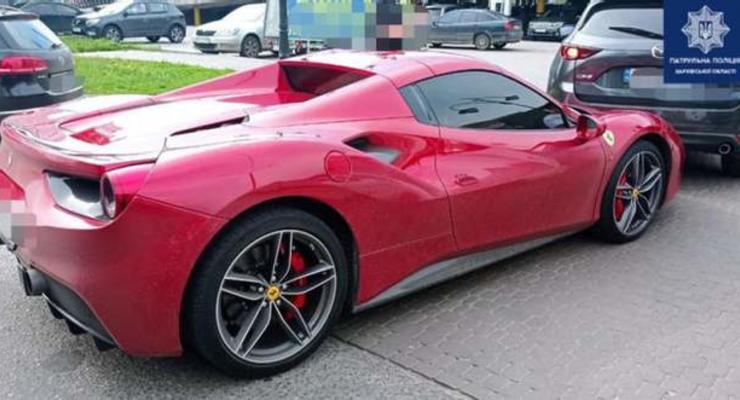 Mazda против Ferrari: в Харькове произошло самое дорогое ДТП в Украине