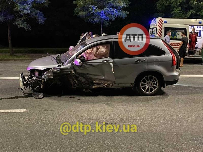 Неудачный обгон на BMW закончился масштабной аварией: видео / dtp.kiev.ua