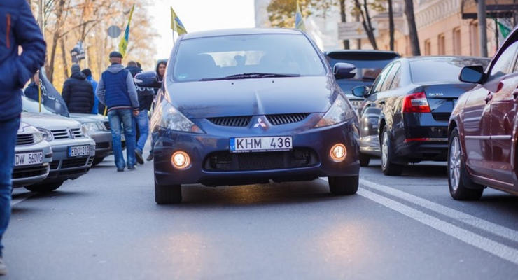 Как законно ездить на нерастаможенном авто в Украине: серые схемы и бреши в законе