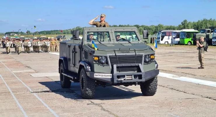 В Украине купили бронированный кабриолет для министра обороны