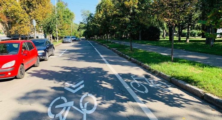 В Киеве появится несколько улиц для общего движения авто и велосипедистов