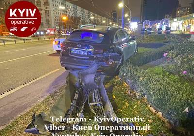 Загадочное ДТП с Infiniti на проспекте Победы: водитель сбежал