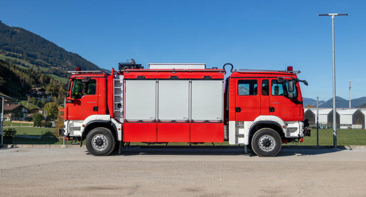 Зачем австрийцам понадобился "двухглавый" пожарный автомобиль: фото
