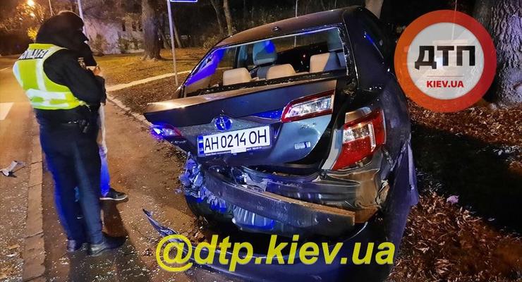 Пьяный водитель BMW протаранил такси с пассажирами в Киеве: видео