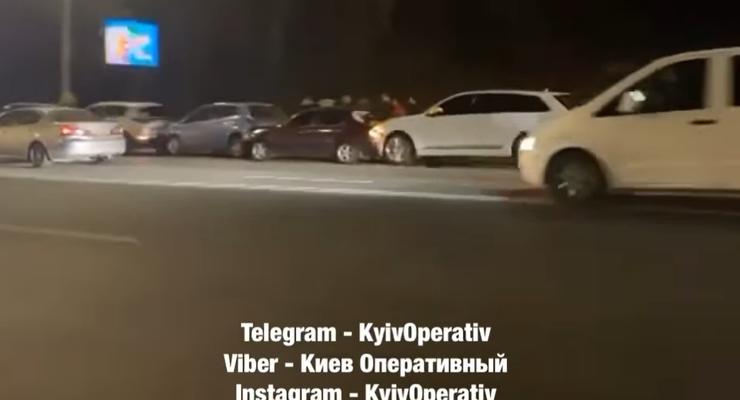 В Киеве в аварию попали сразу 9 автомобилей: что известно