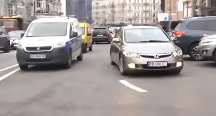 Парковка на дороге и не только: скандал вокруг Бессарабки в Киеве