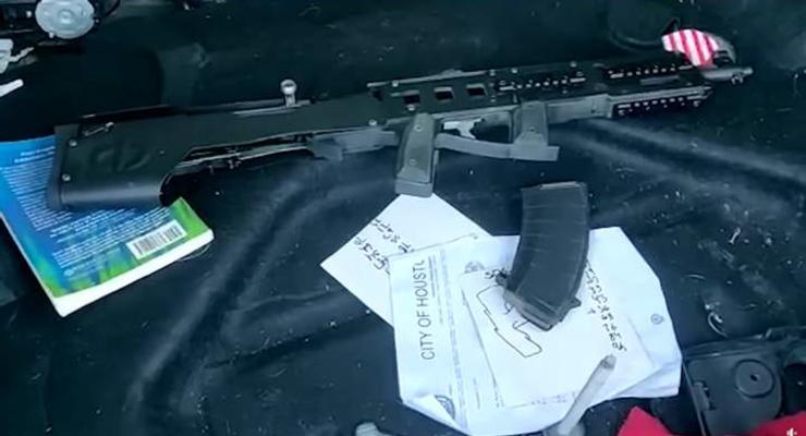 В Украину завозят битки из США с оружием в багажнике: видео