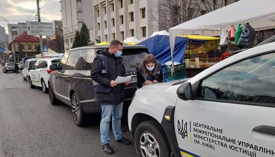 В Киеве у водителя изъяли Range Rover за 147 неоплаченных штрафов ПДД